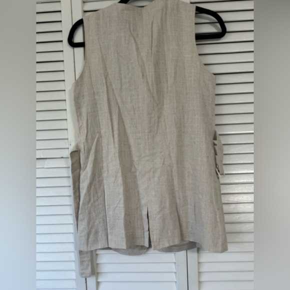 Button-Down Vest with Pockets - Picture 6 of 6